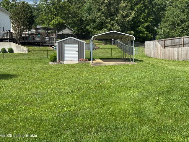 106 Hunter Ln, Brandenburg, KY 40108