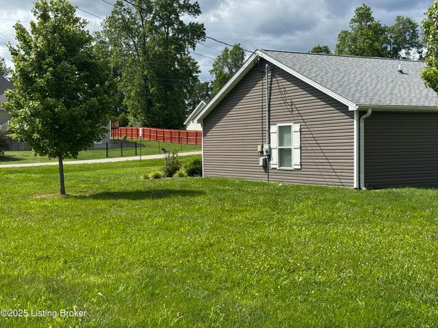 106 Hunter Ln, Brandenburg, KY 40108