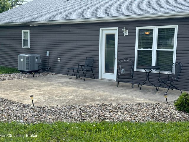 106 Hunter Ln, Brandenburg, KY 40108