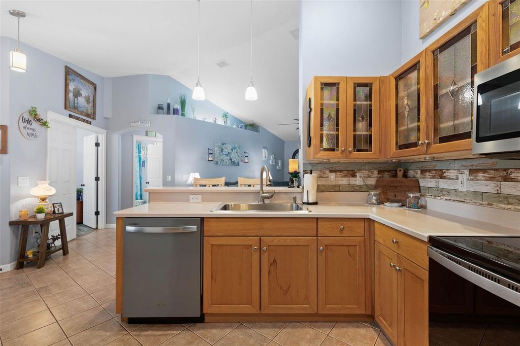 Image 13 of property listing at 23 PALMYRA LANE, Palm Coast, FL 32164