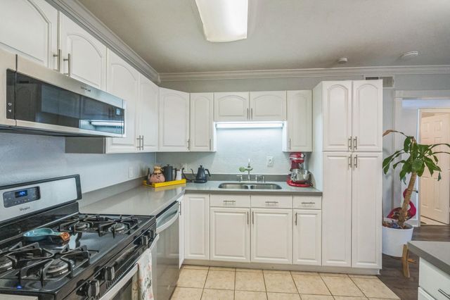 1304 Summit ST 107, Austin, TX 78741