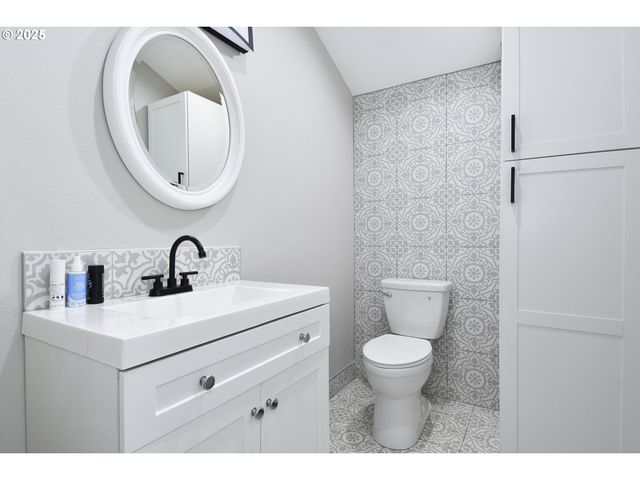 5811 Ne 72ND Ave, Vancouver, WA 98661