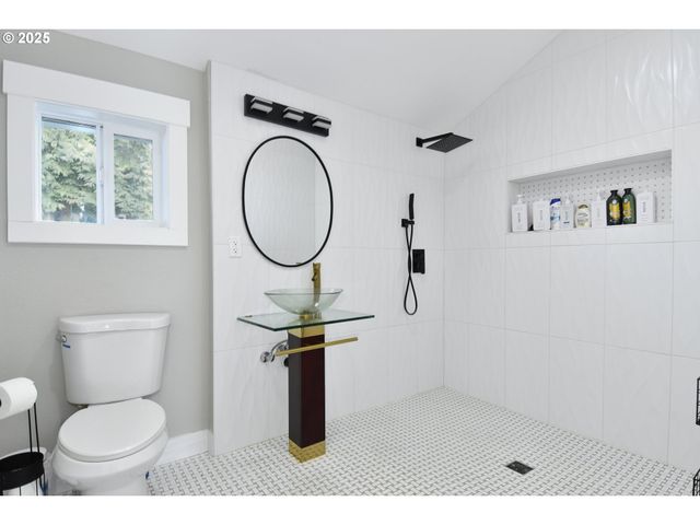 5811 Ne 72ND Ave, Vancouver, WA 98661