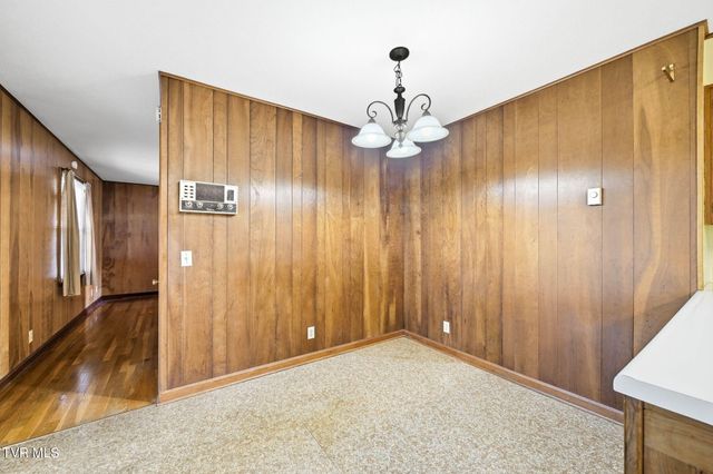 806 Hiwassee Heights Drive, Johnson City, TN 37601