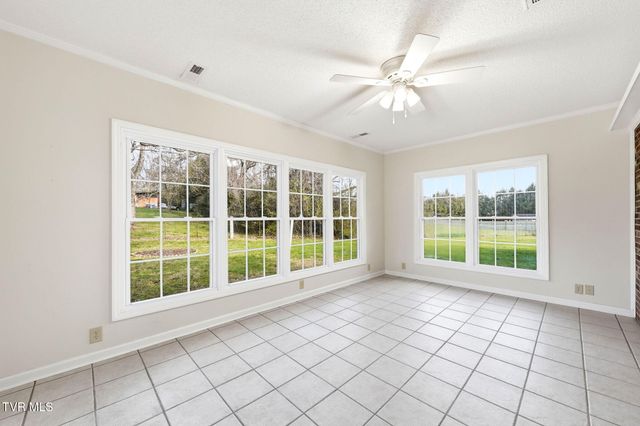 806 Hiwassee Heights Drive, Johnson City, TN 37601