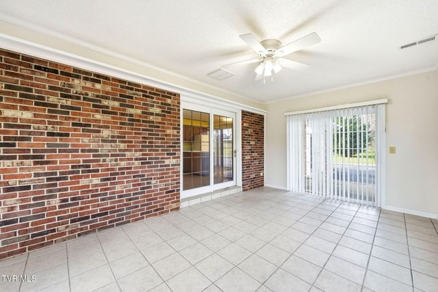 806 Hiwassee Heights Drive, Johnson City, TN 37601