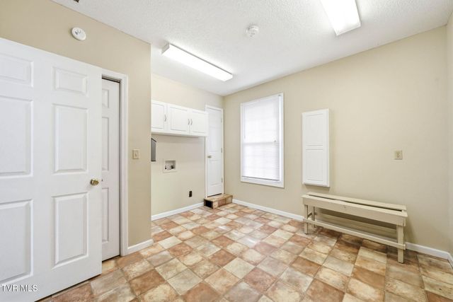 806 Hiwassee Heights Drive, Johnson City, TN 37601