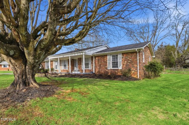 806 Hiwassee Heights Drive, Johnson City, TN 37601