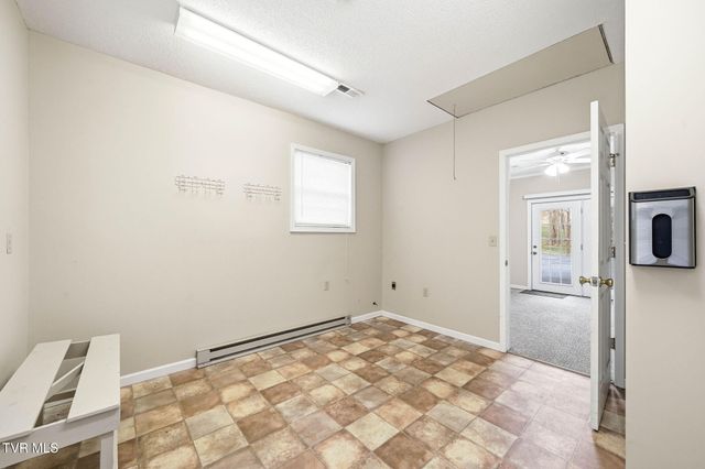806 Hiwassee Heights Drive, Johnson City, TN 37601