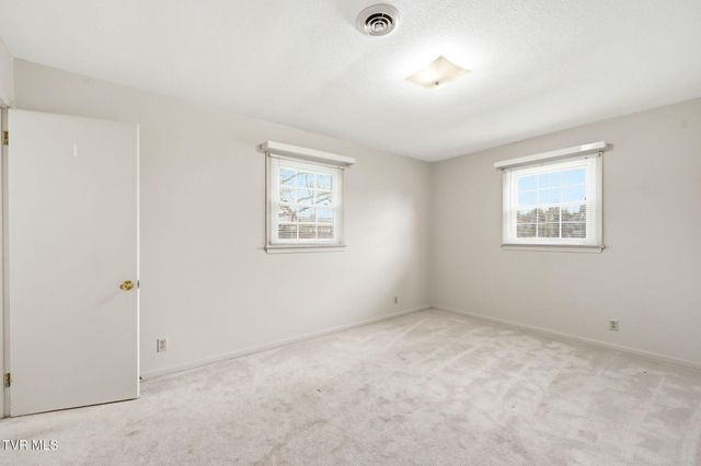806 Hiwassee Heights Drive, Johnson City, TN 37601