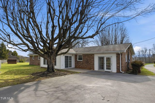 806 Hiwassee Heights Drive, Johnson City, TN 37601
