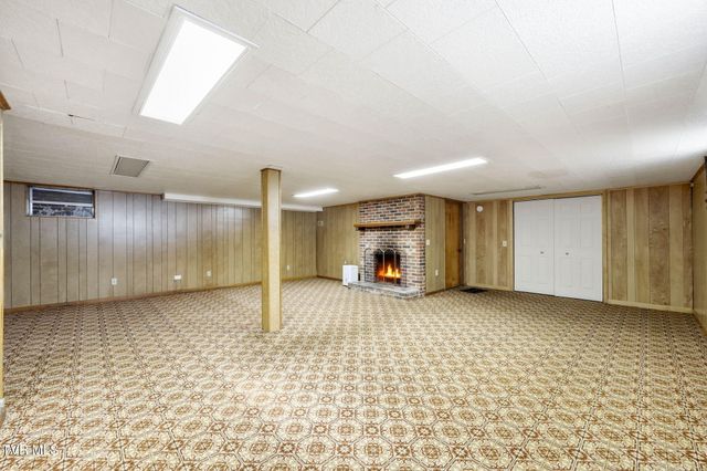 806 Hiwassee Heights Drive, Johnson City, TN 37601