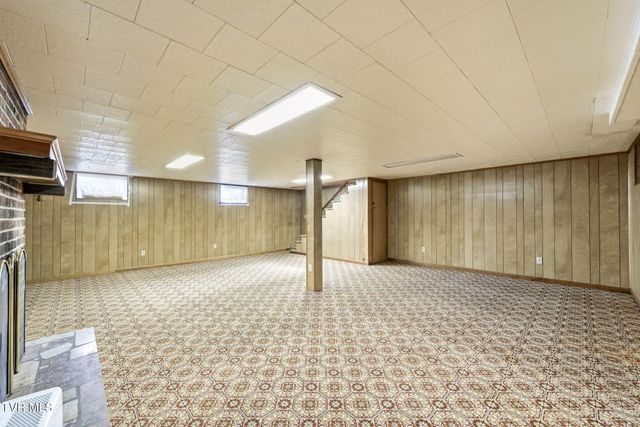 806 Hiwassee Heights Drive, Johnson City, TN 37601