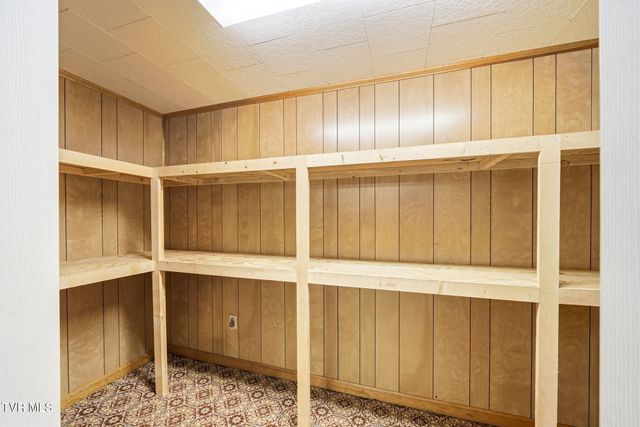 806 Hiwassee Heights Drive, Johnson City, TN 37601