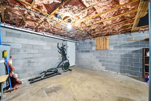806 Hiwassee Heights Drive, Johnson City, TN 37601