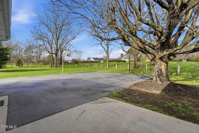 806 Hiwassee Heights Drive, Johnson City, TN 37601