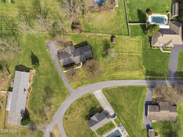 806 Hiwassee Heights Drive, Johnson City, TN 37601