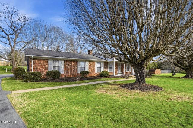 806 Hiwassee Heights Drive, Johnson City, TN 37601