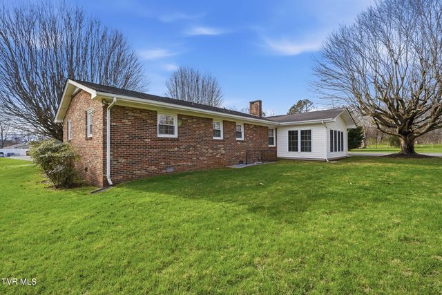 806 Hiwassee Heights Drive, Johnson City, TN 37601