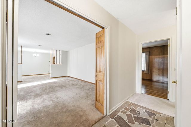 806 Hiwassee Heights Drive, Johnson City, TN 37601