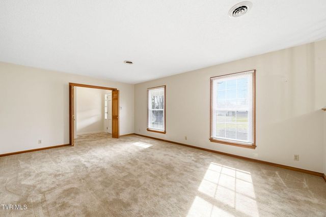 806 Hiwassee Heights Drive, Johnson City, TN 37601