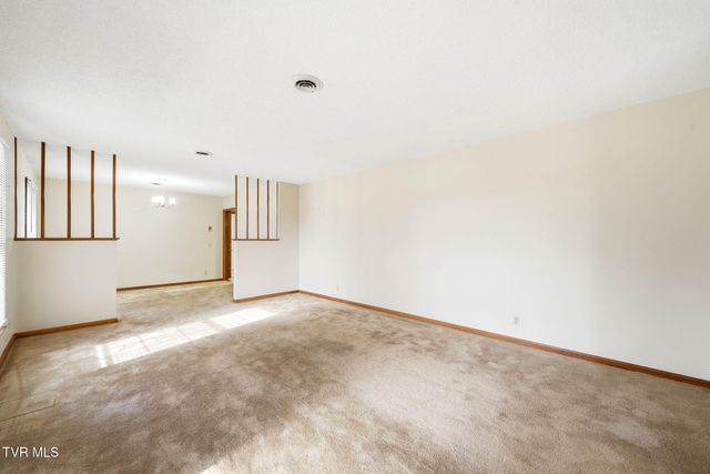 806 Hiwassee Heights Drive, Johnson City, TN 37601