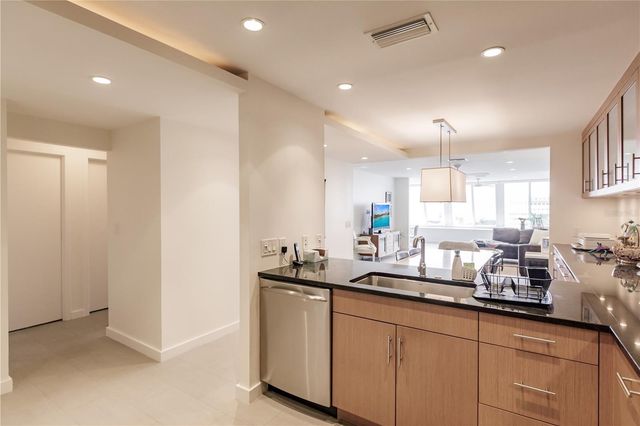 1255 E PEPPERTREE DRIVE 601, Sarasota, FL 34242