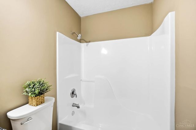 220 Auburn Meadows Court, Carlisle, OH 45005