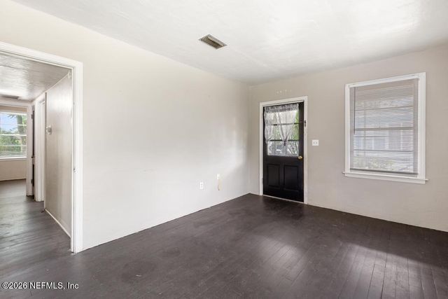 5146 SUNDERLAND Road, Jacksonville, FL 32210