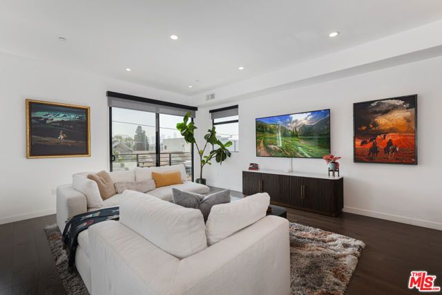 345 N La Fayette Park Place, Los Angeles, CA 90026