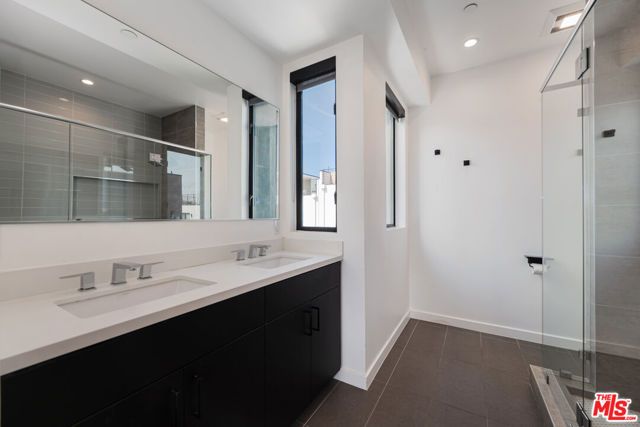 345 N La Fayette Park Place, Los Angeles, CA 90026