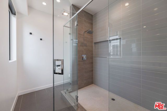 345 N La Fayette Park Place, Los Angeles, CA 90026