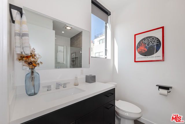 345 N La Fayette Park Place, Los Angeles, CA 90026