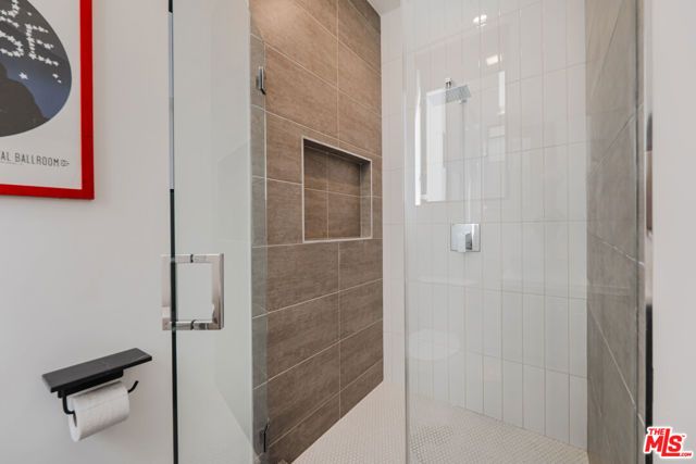 345 N La Fayette Park Place, Los Angeles, CA 90026