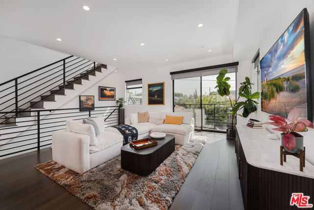 345 N La Fayette Park Place, Los Angeles, CA 90026