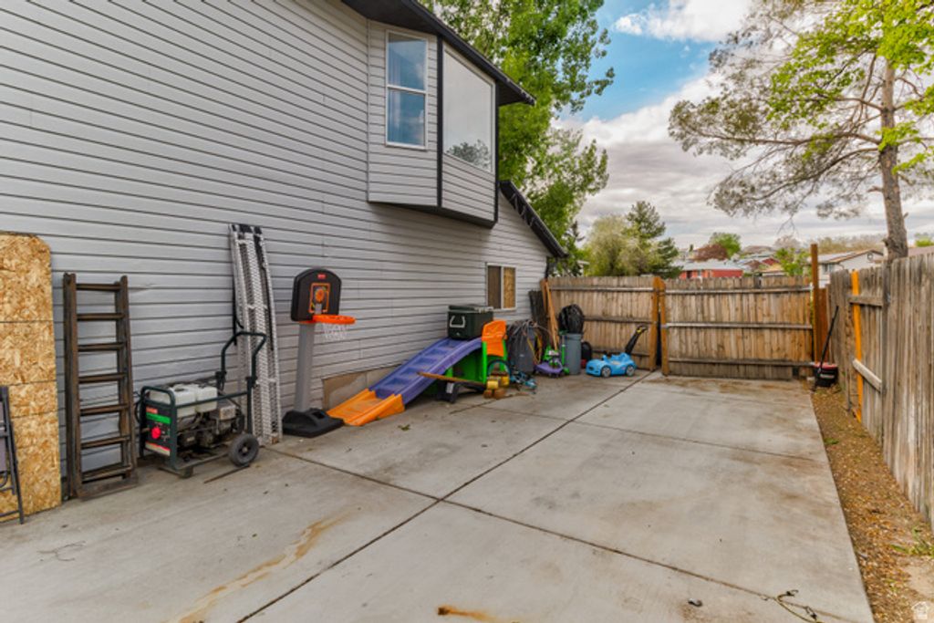Image 22 of property listing at 5041 S HEATH AVE, Salt Lake City, UT 84118