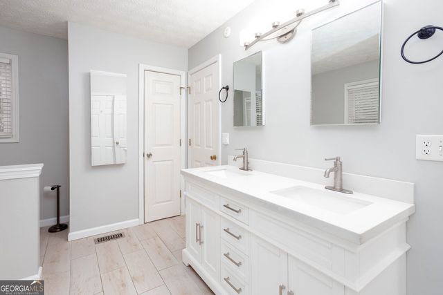 178 N Springs Court, Acworth, GA 30101