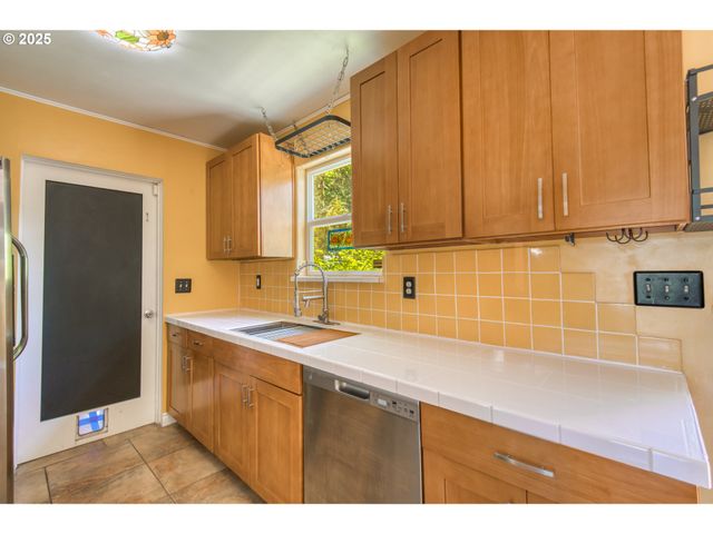 4316 Se 174TH Ave, Portland, OR 97236