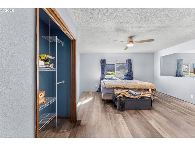 1910 I St, Washougal, WA 98671