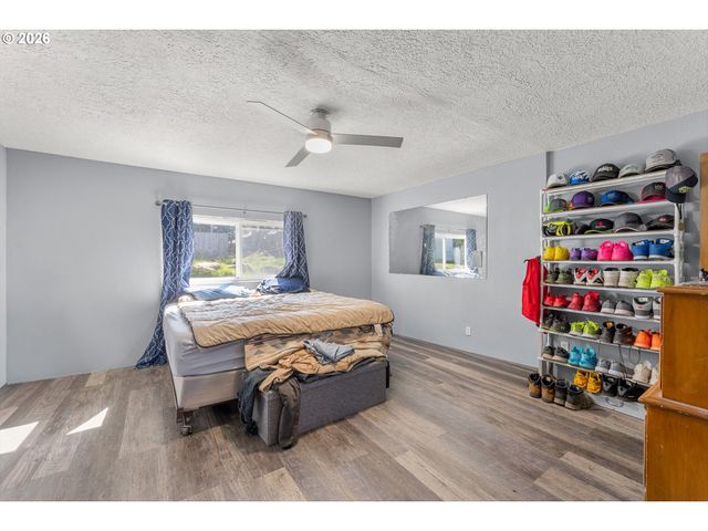 1910 I St, Washougal, WA 98671