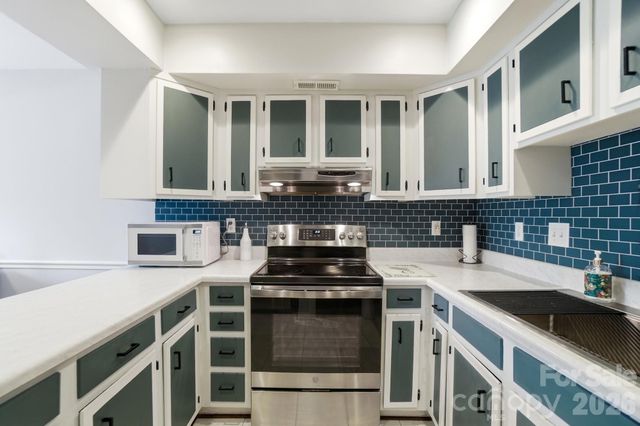 8407 Cricket Lake Drive, Charlotte, NC 28277