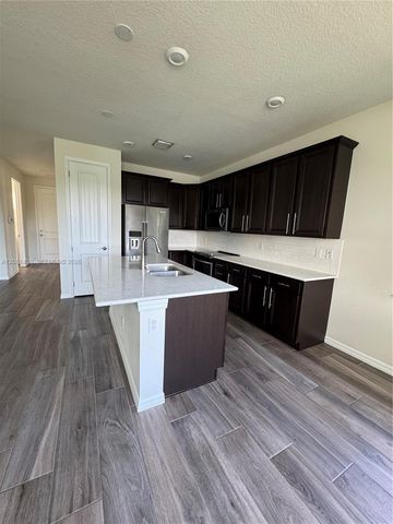 4729 Greenway Drive, Hollywood, FL 33021