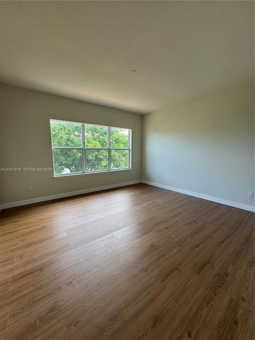 4729 Greenway Drive, Hollywood, FL 33021