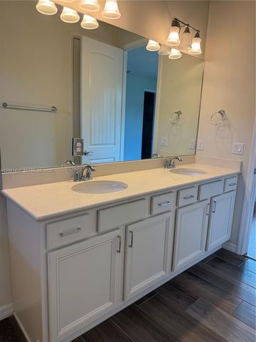 4729 Greenway Drive, Hollywood, FL 33021
