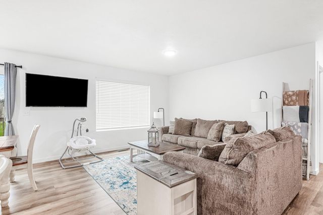 1142 S Broadview Avenue, Springfield, MO 65802