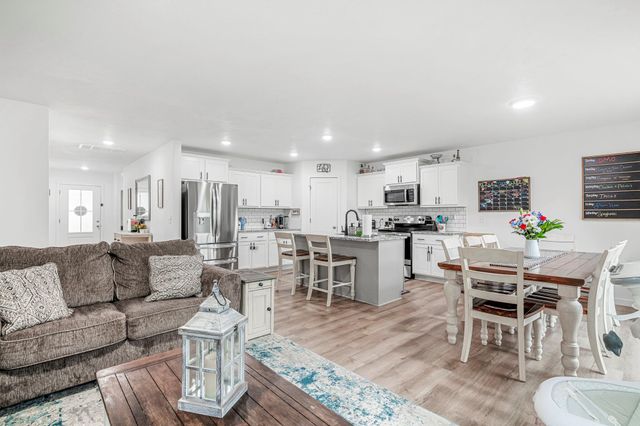 1142 S Broadview Avenue, Springfield, MO 65802