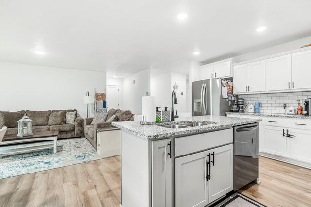 1142 S Broadview Avenue, Springfield, MO 65802