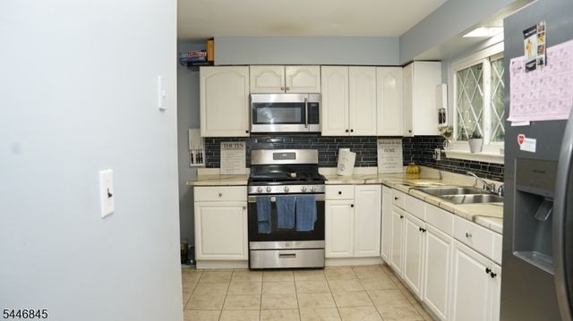 118 Devonshire Ct, Hillsborough Twp., NJ 08844