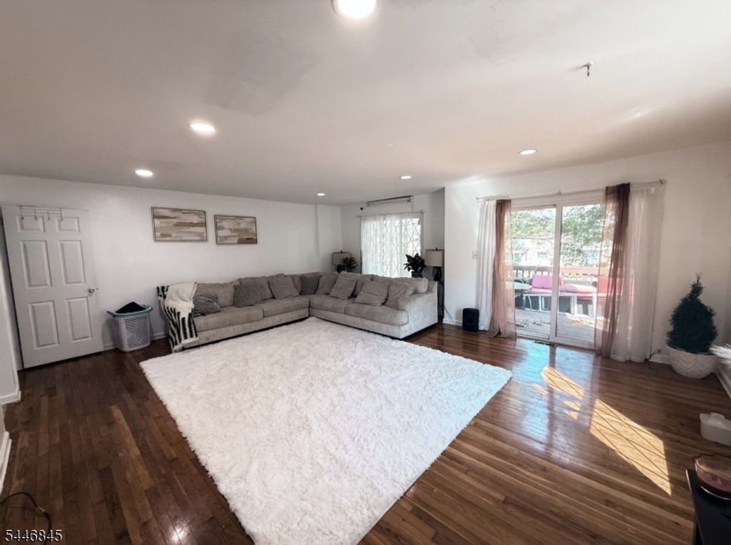 118 Devonshire Ct, Hillsborough Twp., NJ 08844 — photo 2