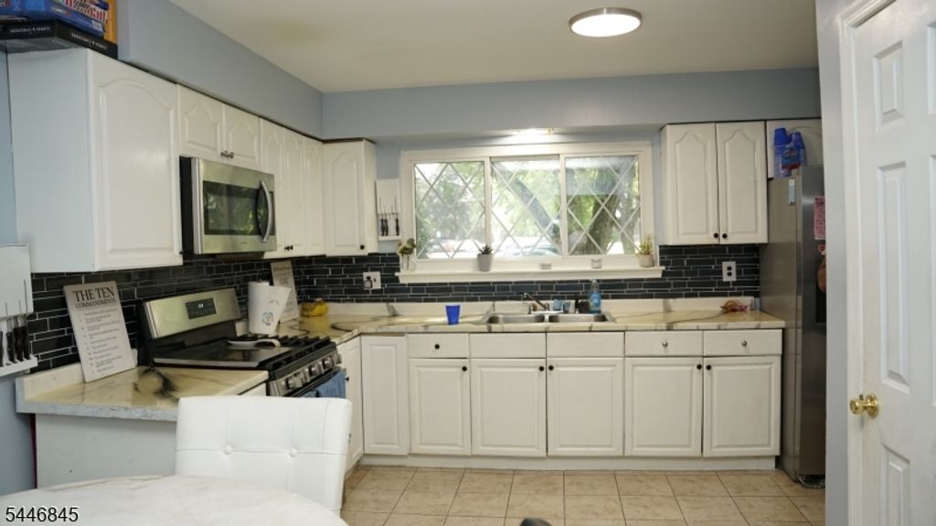 118 Devonshire Ct, Hillsborough Twp., NJ 08844 — photo 4